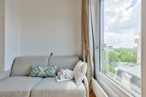 Studio with a panoramic view of the Eiffel Tower