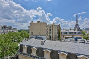 Studio with a panoramic view of the Eiffel Tower
