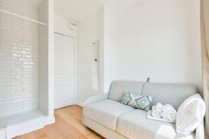 Studio with a panoramic view of the Eiffel Tower