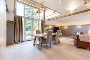 Luxury barn Retreat - sleeps 2-4, quiet location with parking