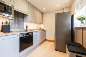 Luxury barn Retreat - sleeps 2-4, quiet location with parking