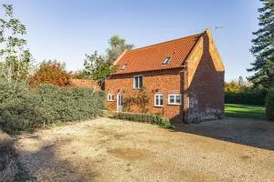 Modern barn 2 beds in quiet location with parking - Spooner Row