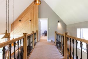 Luxury barn Retreat - sleeps 2-4, quiet location with parking