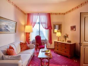 Elegant Suite room in Grandhotel Giessbach