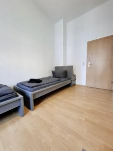 Altbauwohnung direkt an der Karli mit Balkon - Netflix inklusive