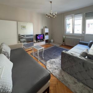 Square View Apartment