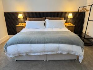 Spacious, Worcester city centre 2 bedroom apartment