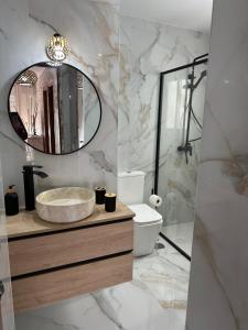 APARTAMENTOS LUNA solo FAMILIAS Y PAREJAS