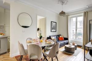 La Plume Suite A Haven of Peace in Montorgueil