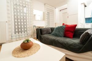 Design Studio 9 with private patio in central villa