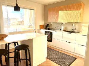 101 m2 Bright four-room apartment near the city center