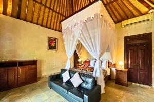 Villa Pastiny Santy Sidemen