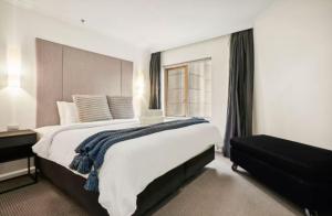 Spectacular Apartment with Harbour Bridge Views