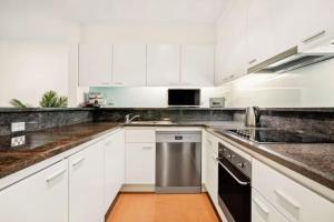 Spectacular Apartment with Harbour Bridge Views