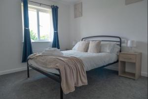 Sleeps 5 - Private Garden- Free Parking