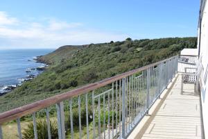 Stanwick - Panoramic coastal view with balcony
