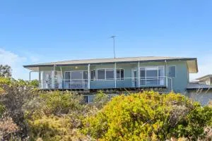 Salt & Peppermint - Beachfront Escape with Stunning Views - Capel