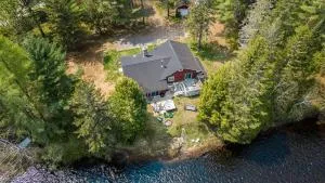 Beau chalet bord de rivière et spa, Beautiful riverside cottage! - Sainte Béatrix