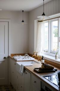 West Cottage by Bloom Stays