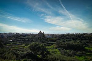 Cliff Edge Apartment in Xaghra