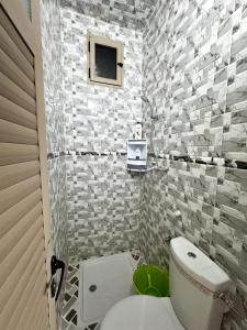 Scenic Lakeview House Near 5-Star Widian Hotel