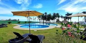 Alberca, Playa Cercana & Club de Playa opcional -Departamento E13D301