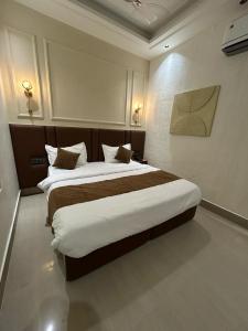Divine Hotel