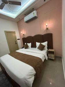 Divine Hotel