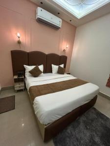 Divine Hotel