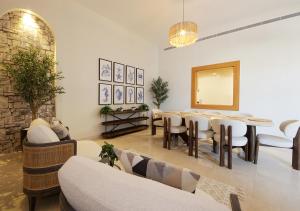 Breathtaking Villa With Roof Garden and Beach access