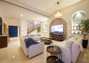Breathtaking Villa With Roof Garden and Beach access