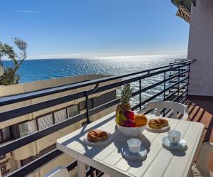 Mediterráneo 6 9 Charming Beachfront 1Bedroom with Stunning Sea Views