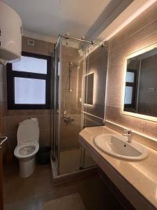 Privado by Manazil, 11A, Luxury Lakeview Stay in Privado