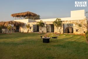 StayVista at Casa V2 with Pool, WiFi, AC