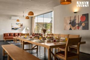 StayVista at Casa V2 with Pool, WiFi, AC