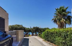 Beautiful Apartment In Petrcane