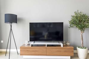 Silkhaus Vacation Homes modern Boulevard 1BDR near Burj Khalifa in Downtown