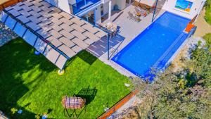 2 Bedroom Luxury Villa - Private Garden and Pool
