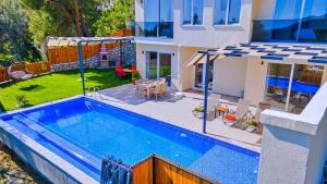 2 Bedroom Luxury Villa - Private Garden and Pool