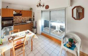 Appartements Amazing Apartment In Clohars Carnoet : photos des chambres
