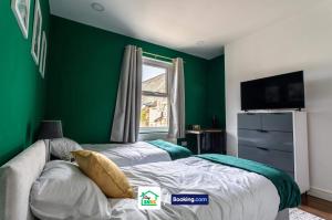 Four Bedroom House in Preston