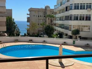 Apartamento en Arenales del Sol con terraza y vistas al mar