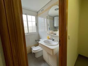 Apartamento en Arenales del Sol con terraza y vistas al mar