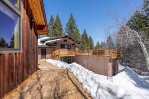 Bray House - Ski-in Ski-out family home