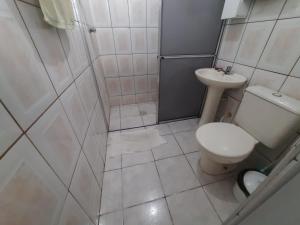 Apartamento 100 metros da praia na Guilhermina Praia Grande