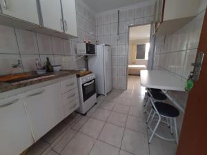 Apartamento 100 metros da praia na Guilhermina Praia Grande