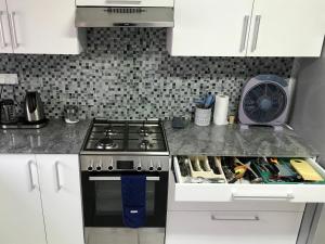 Perfect 3 bedroom Apt, 2min walk to best beach