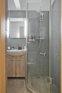 Bellissimo Ctr Stylish Reno 2BR Apt near Acropolis