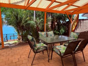 Lakeside Getaway - 4br Jetty, Wi-fi, Waterfront