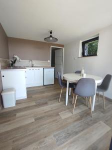 Appartements Garden level apartment : photos des chambres